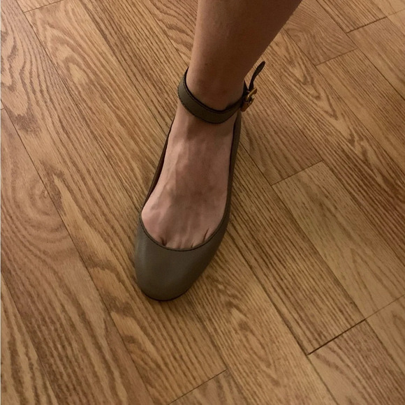 EUC womens CHLOE BALLET FLATS WITH ANKLE STRAP in taupe size 8.5 - Picture 14 of 14